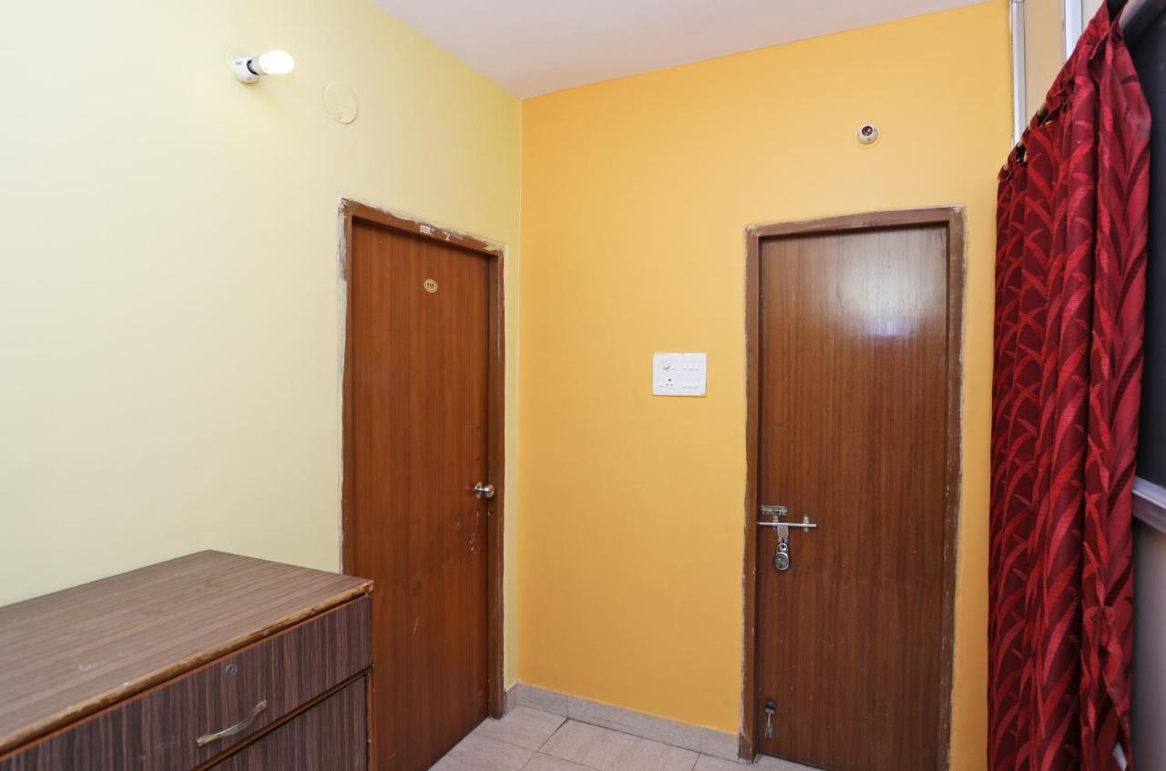Oyo 14818 Sudarshan Apartment Kolkata Luaran gambar